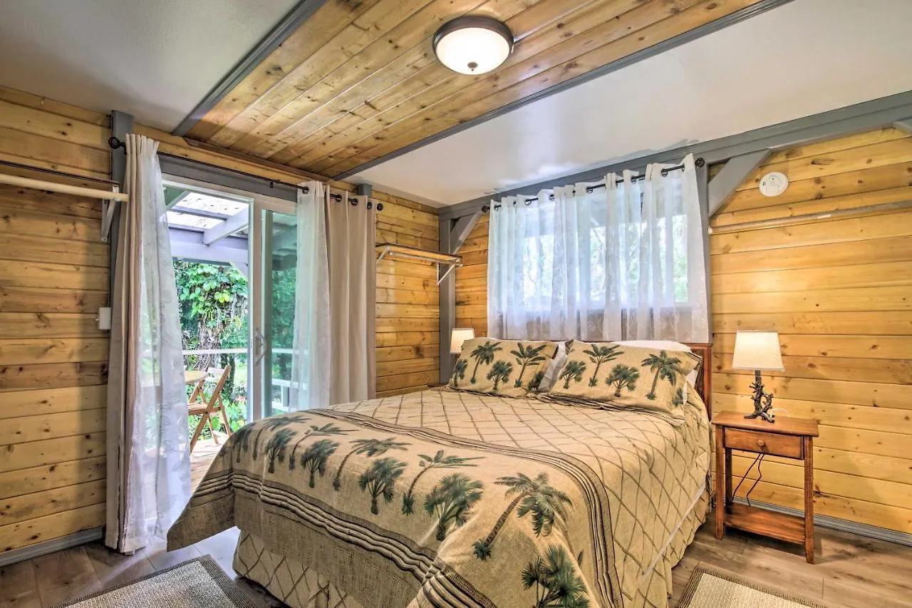 Holiday home Idyllic Pahoa Paradise Hike, Swim And Explore!